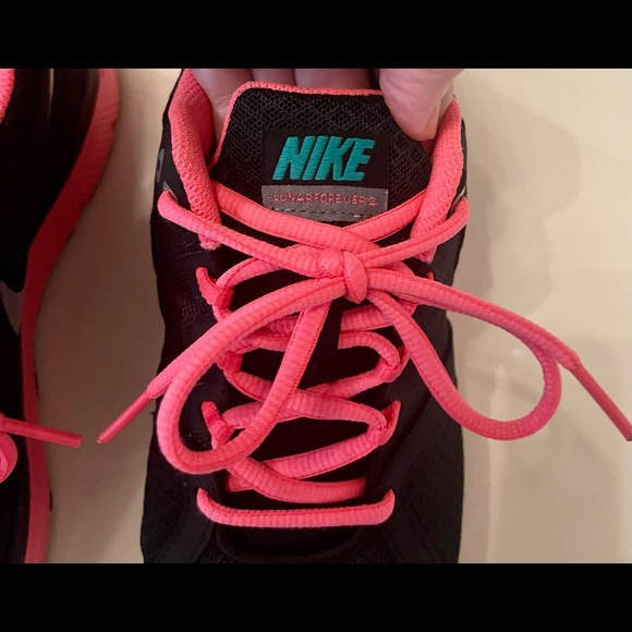 Nike Lunarlon Hot Pink and Black sneakers. - Picture 5 of 9